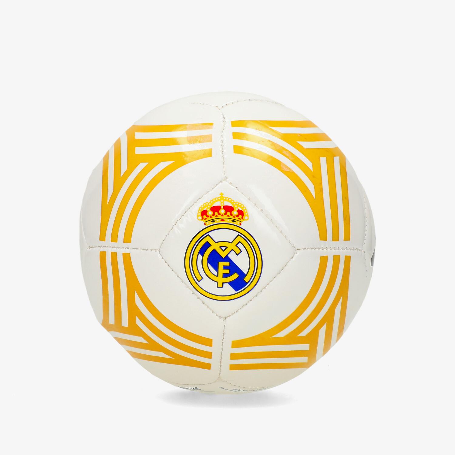 Uma bola de futebol preta e amarela com listras pretas e amarelas